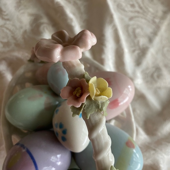 CERAMIC EASTER EGG BASKET MUSIC BOX - Picture 9 of 10